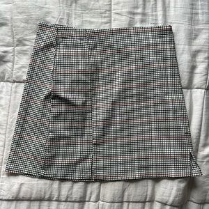 Plaid skirt! New with tags.. super cute!!